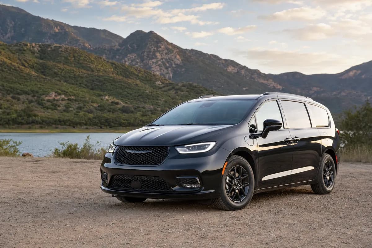2024 Chrysler Pacifica Hybrid Review: A Minivan for the Eco-Conscious Family