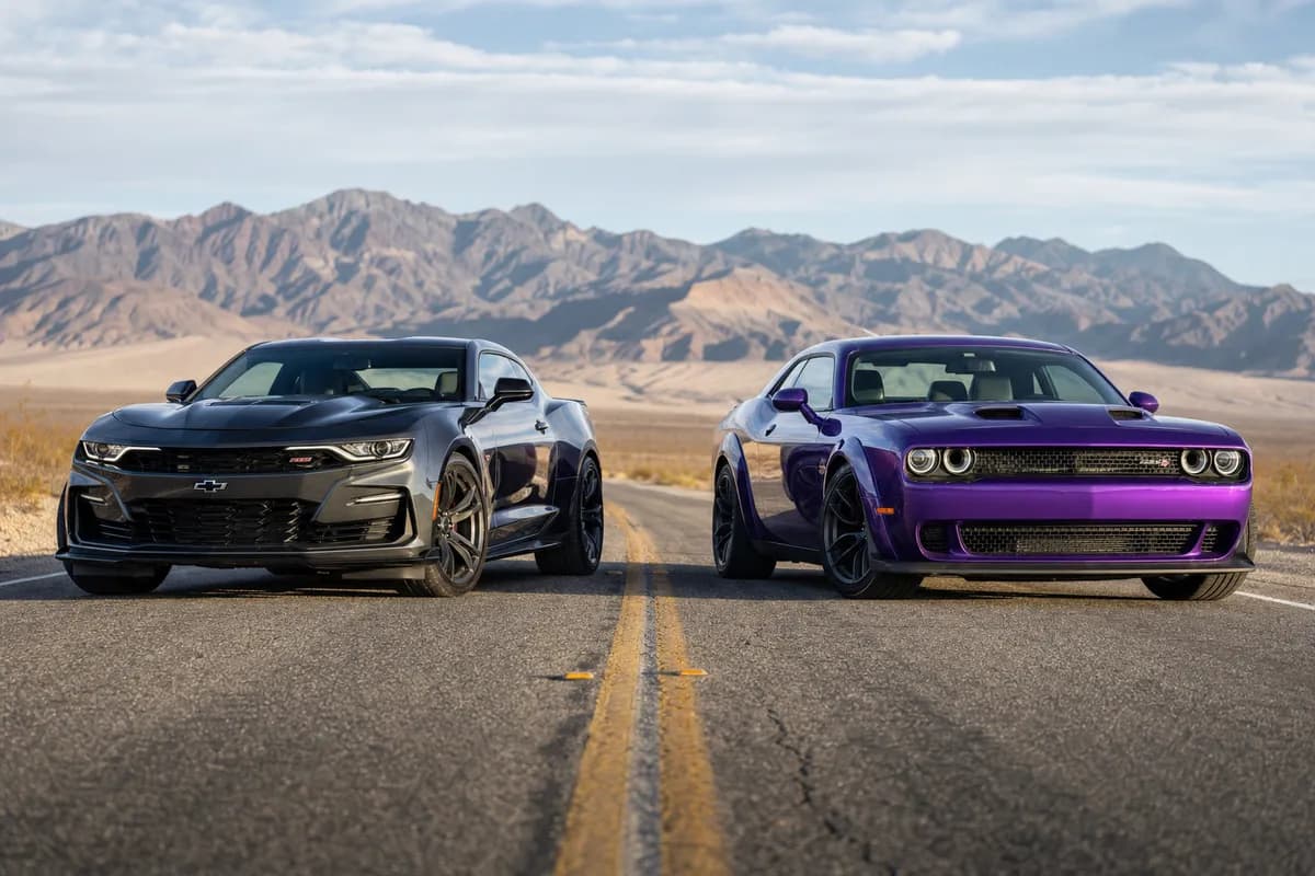 2025 Chevrolet Camaro SS vs Dodge Challenger R/T: Classic Muscle Car Battle