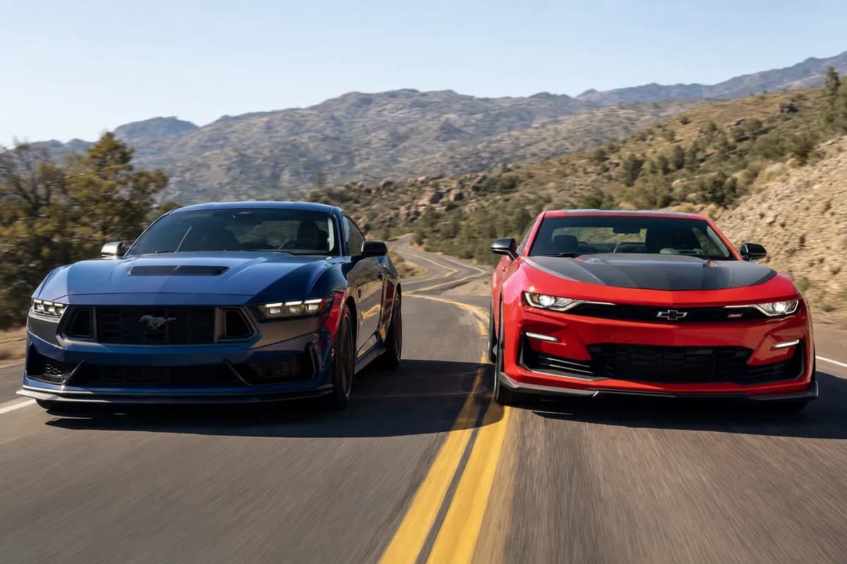 2024 Ford Mustang Dark Horse vs. Chevrolet Camaro SS 1LE: Muscle Car Icons Face Off in the Ultimate Driver’s Test