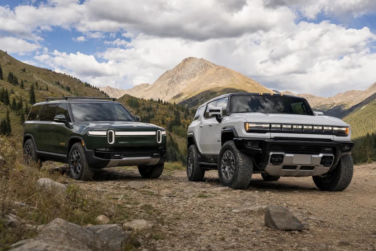 2025 GMC Hummer EV vs Rivian R1S: Electric Off-Road Dominance