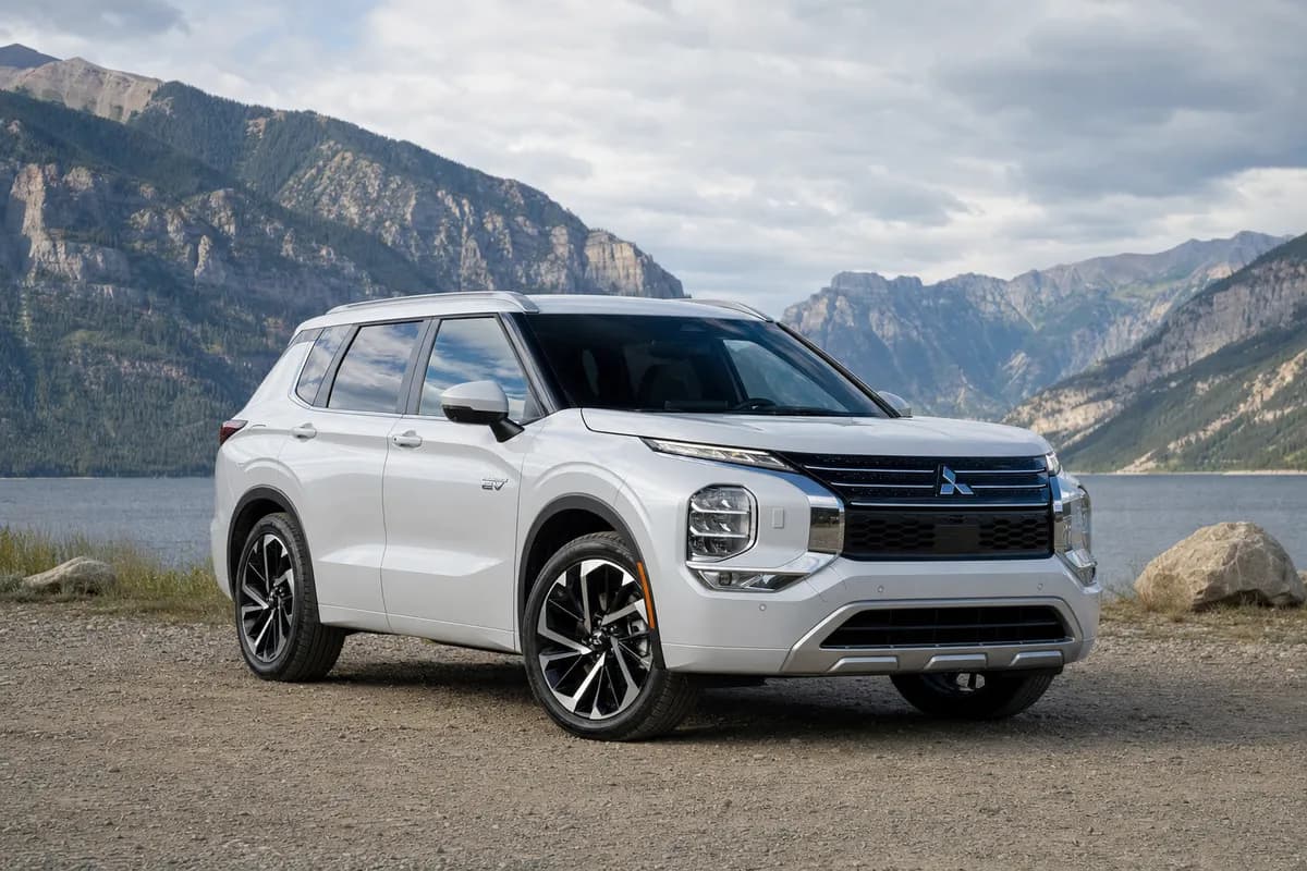 2024 Mitsubishi Outlander PHEV Review: An Eco-Friendly Family Adventure