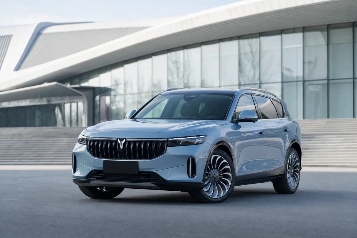 Stellantis May Build a Dongfeng EV in France in 2026: What the Reported Voyah Production Plan Means for European Factories, Leapmotor Strategy, and 2027 EV Buyers