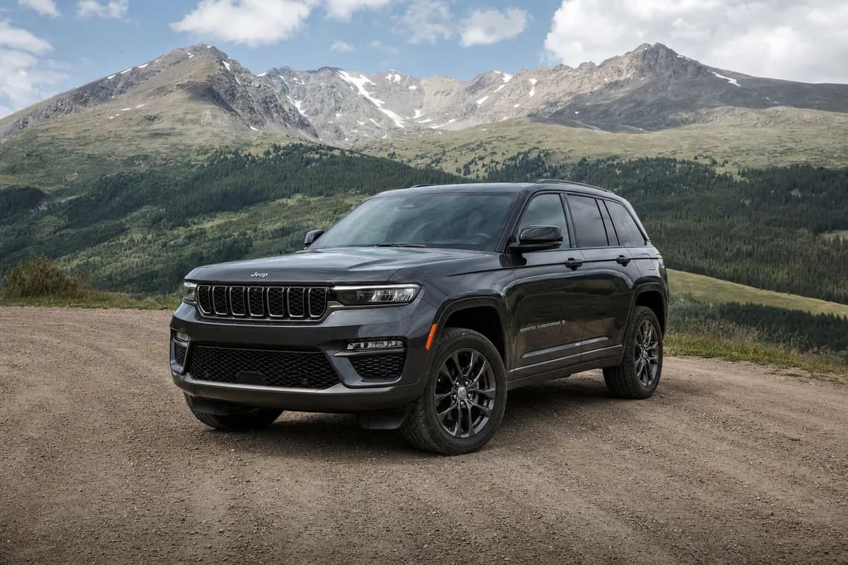 2026 Jeep Grand Cherokee Four-Cylinder vs Toyota Land Cruiser, Ford Explorer, and Honda Pilot: Is Jeep’s New Turbo Powertrain Worth the Price for Family-SUV Buyers?